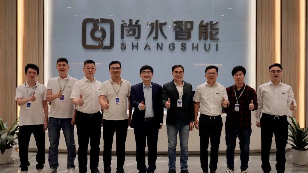 前臺合影_2.jpg 圖片